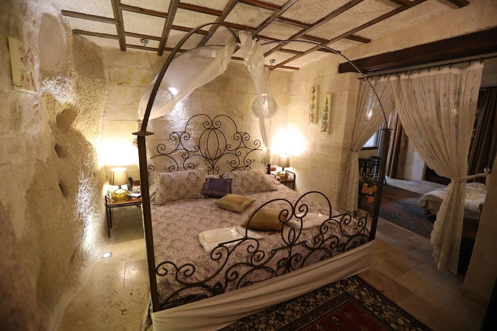 king apart by travellers