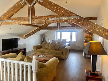 beach house penthouse 3 bed apartment