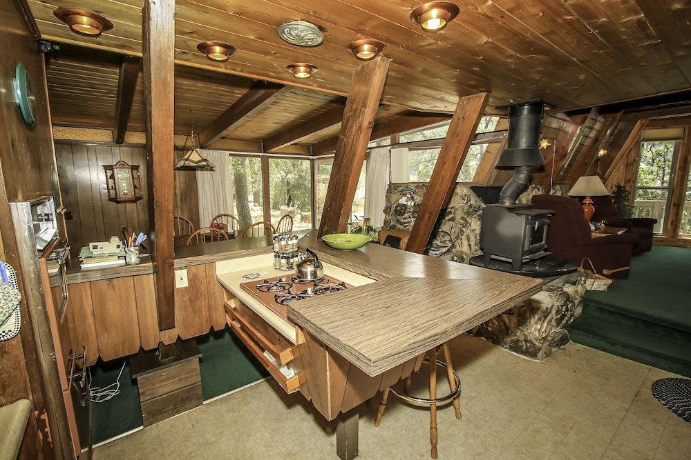 A Ski View - 2 Br Home By Redawning,1197 Siskiyou Dr.,3 star