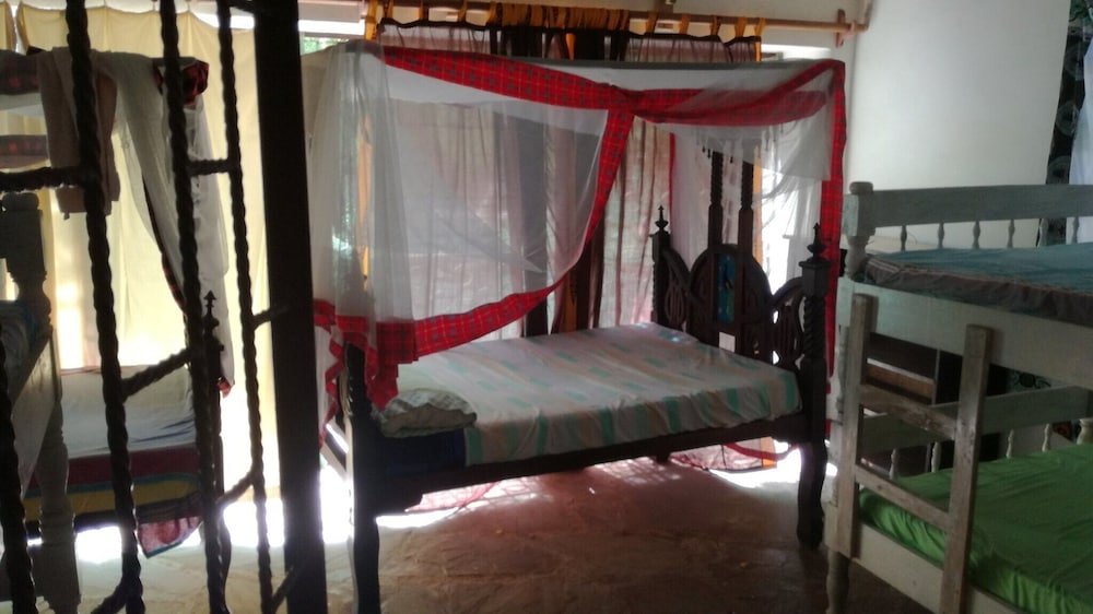 travellers paradise diani hostel