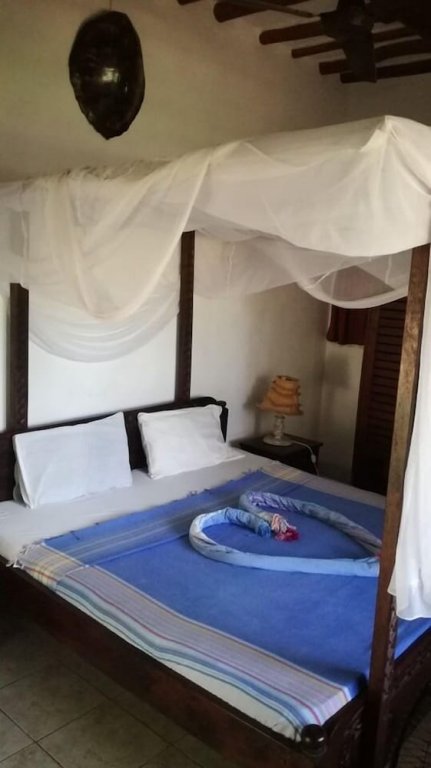 travellers paradise diani hostel