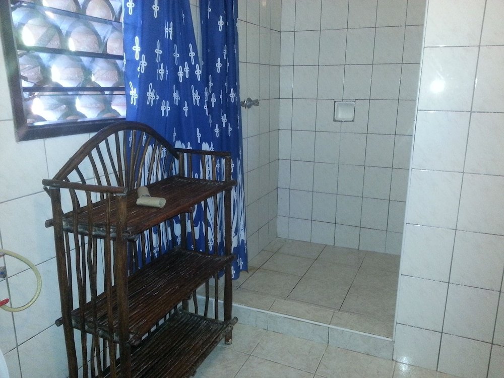 travellers paradise diani hostel