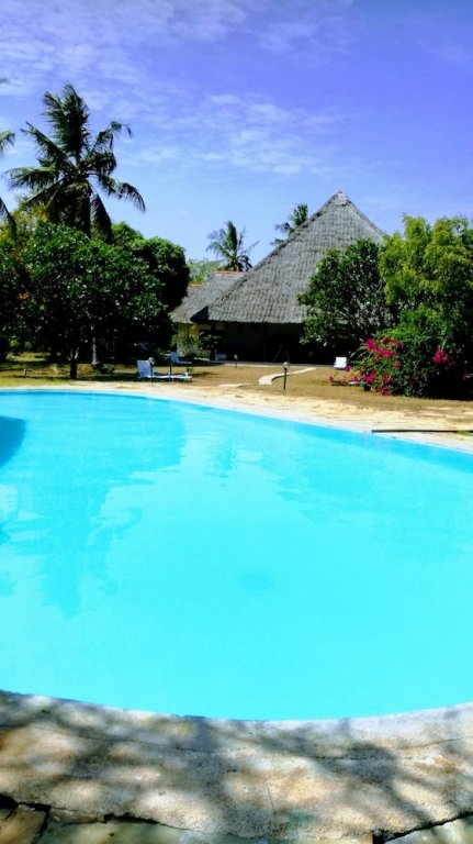 travellers paradise diani hostel