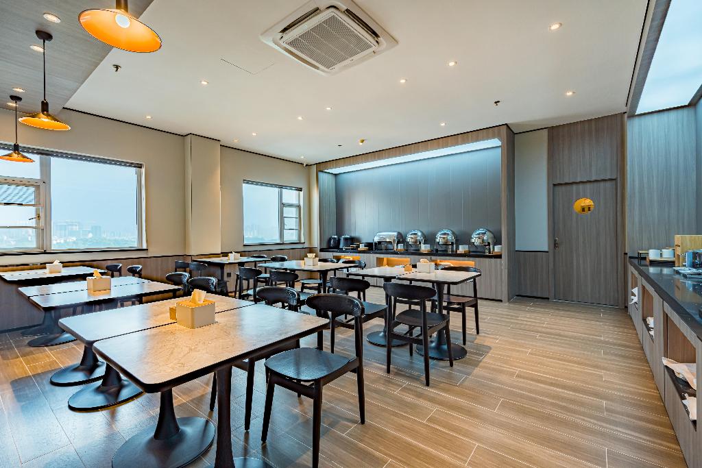 hanting hotel jiujiang xunyang road pedestrian str