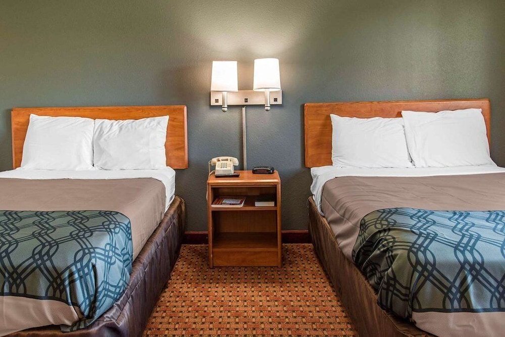 travelers lodge and suites