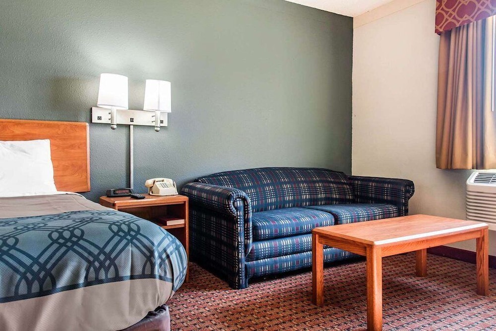 travelers lodge and suites
