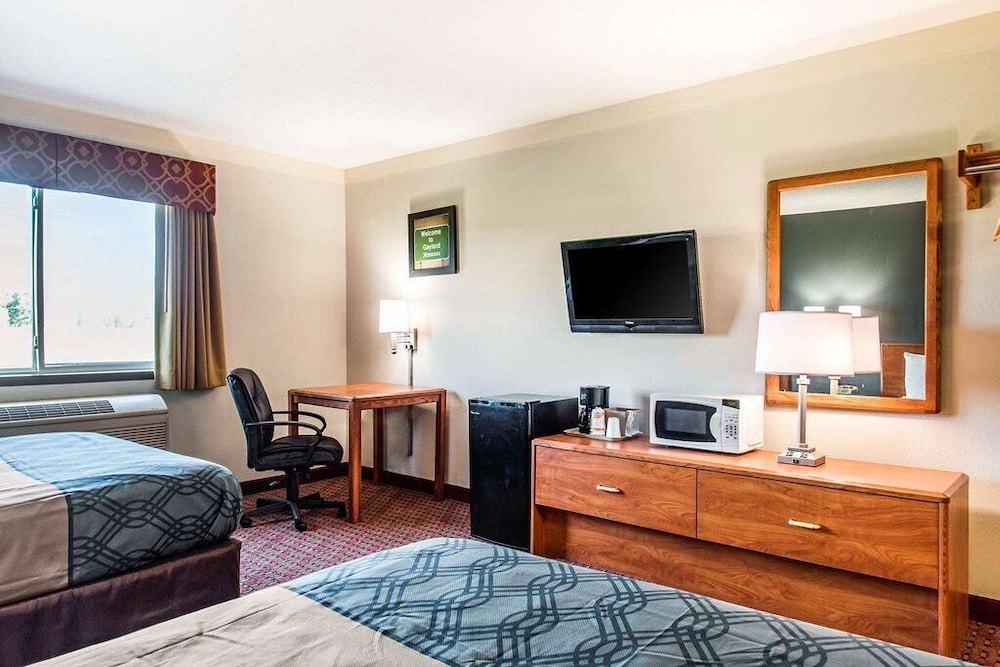 travelers lodge and suites