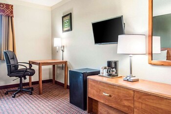 travelers lodge and suites