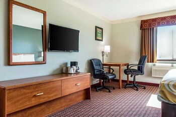 Travelers Lodge & Suites,,2.5 star