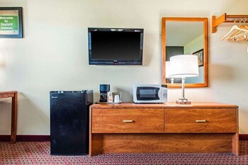 Travelers Lodge & Suites,,2.5 star