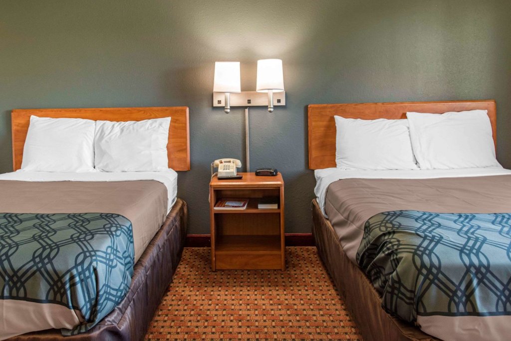 travelers lodge and suites