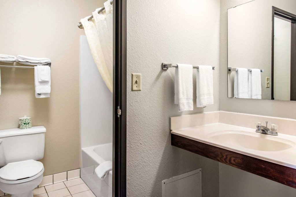 travelers lodge and suites