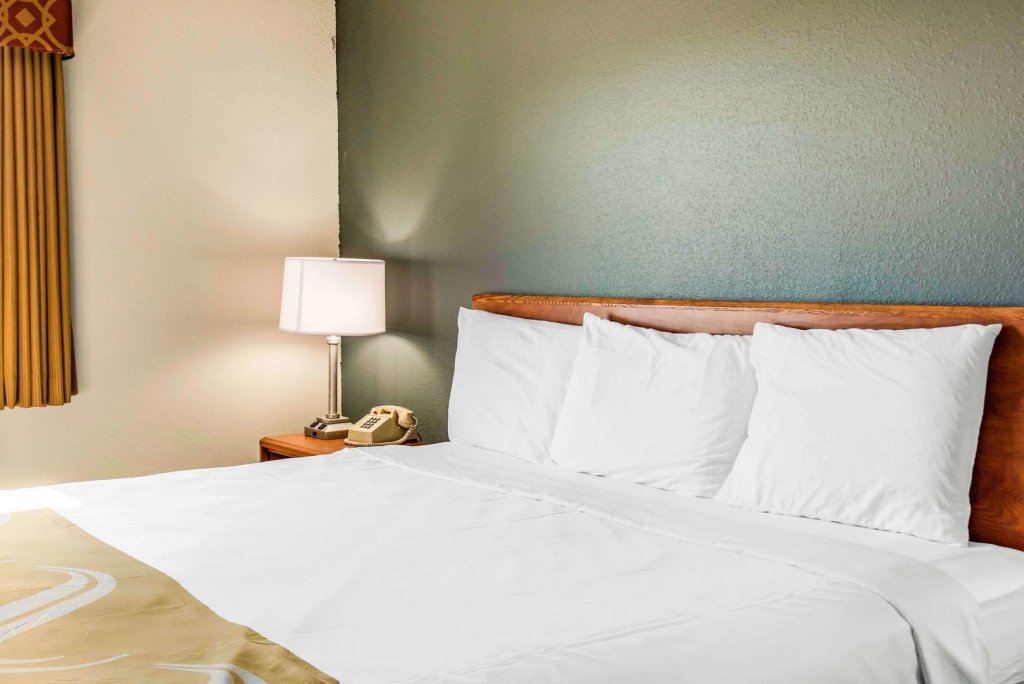travelers lodge and suites