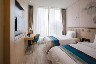 Home Inn Plus (Kunming Tongde Square Wanhong Road),,3 star
