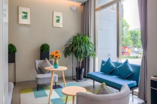 Home Inn Plus (Kunming Tongde Square Wanhong Road),,3 star