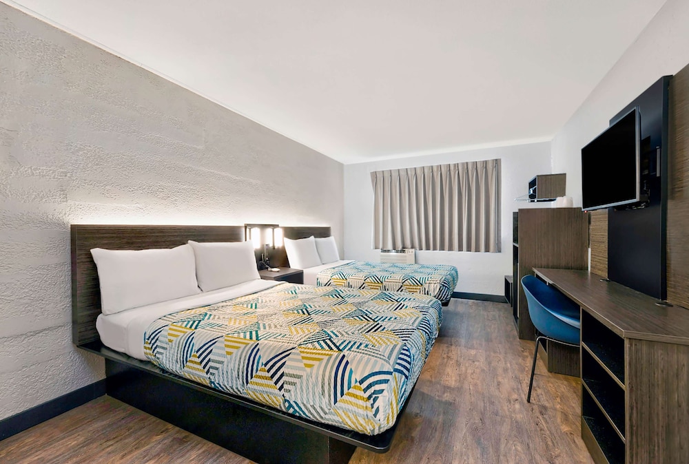 motel 6 cedar rapids ia airport