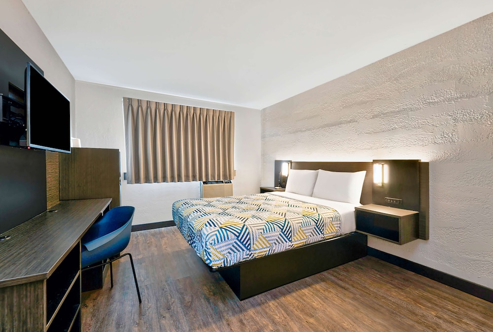 motel 6 cedar rapids ia airport