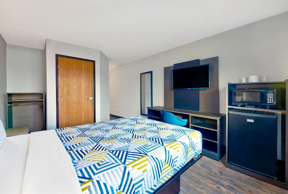 motel 6 cedar rapids ia airport