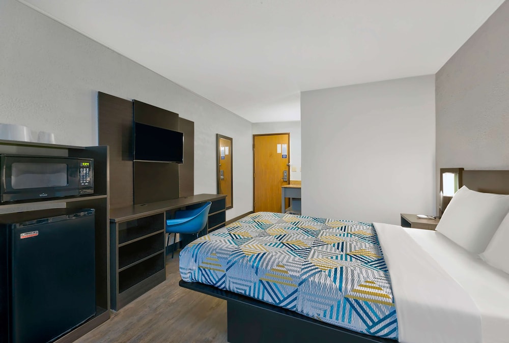 motel 6 cedar rapids ia airport
