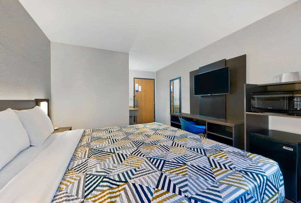 motel 6 cedar rapids ia airport