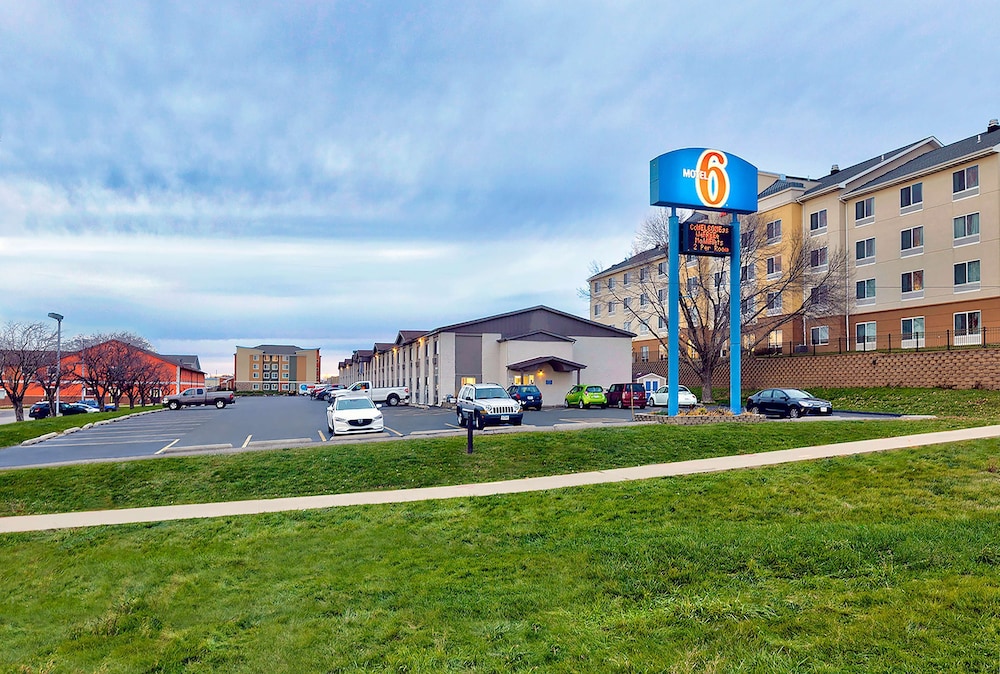 motel 6 cedar rapids ia airport