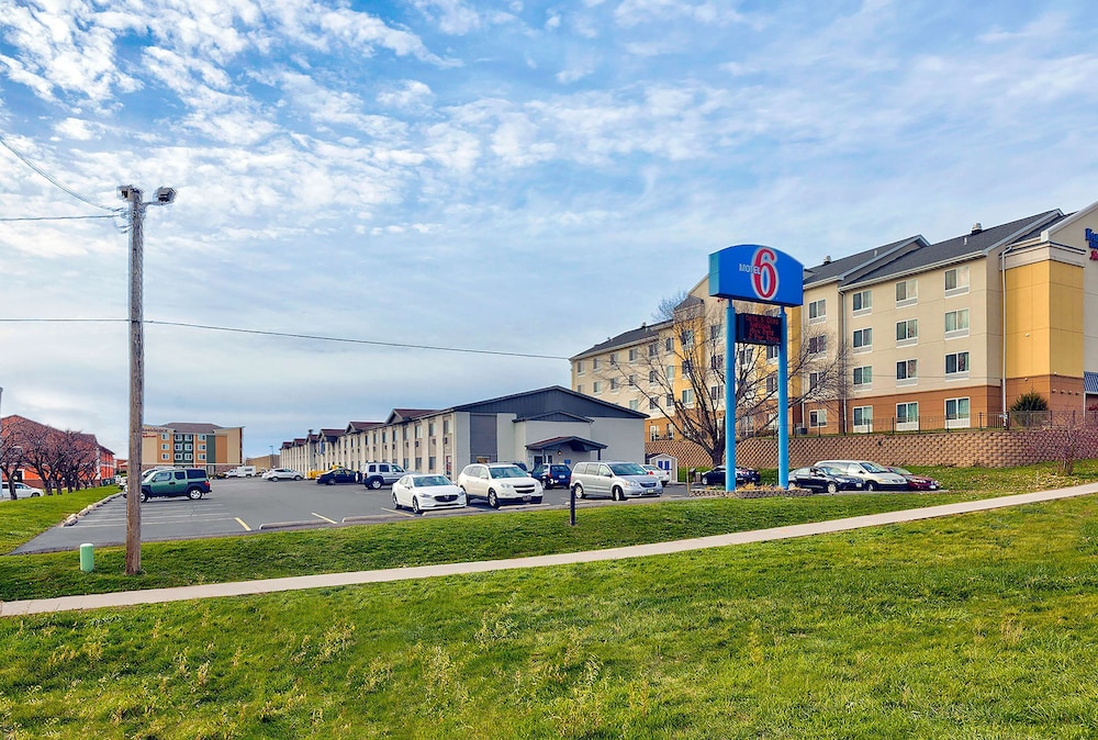 motel 6 cedar rapids ia airport