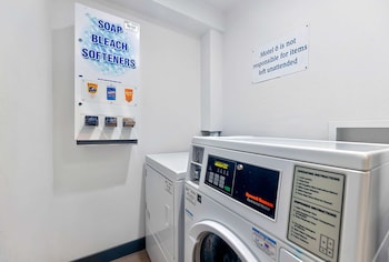 motel 6 cedar rapids ia airport