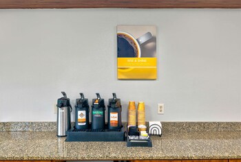 motel 6 cedar rapids ia airport