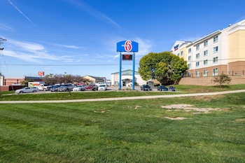 motel 6 cedar rapids ia airport