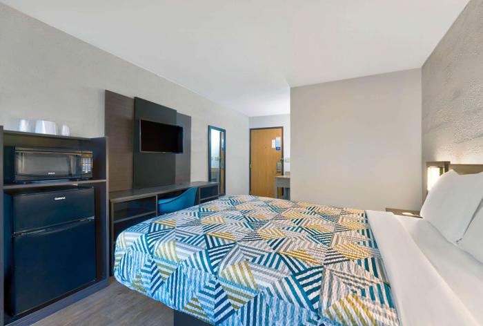 motel 6 cedar rapids ia airport