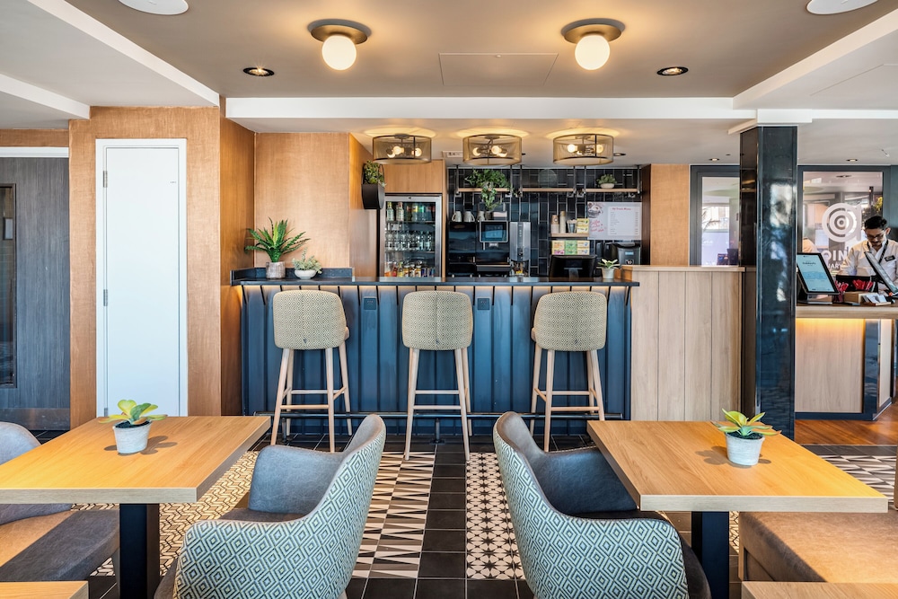 point a hotel london canary wharf