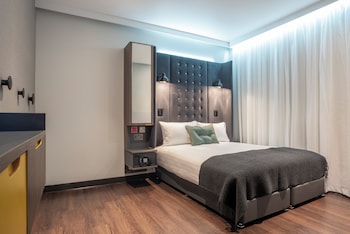 point a hotel london canary wharf