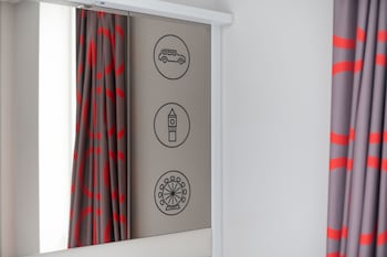 point a hotel london canary wharf