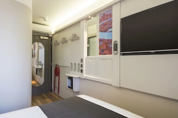 point a hotel london canary wharf