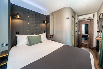 point a hotel london canary wharf