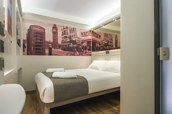 point a hotel london canary wharf