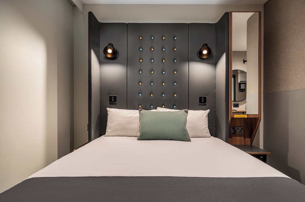 point a hotel london canary wharf