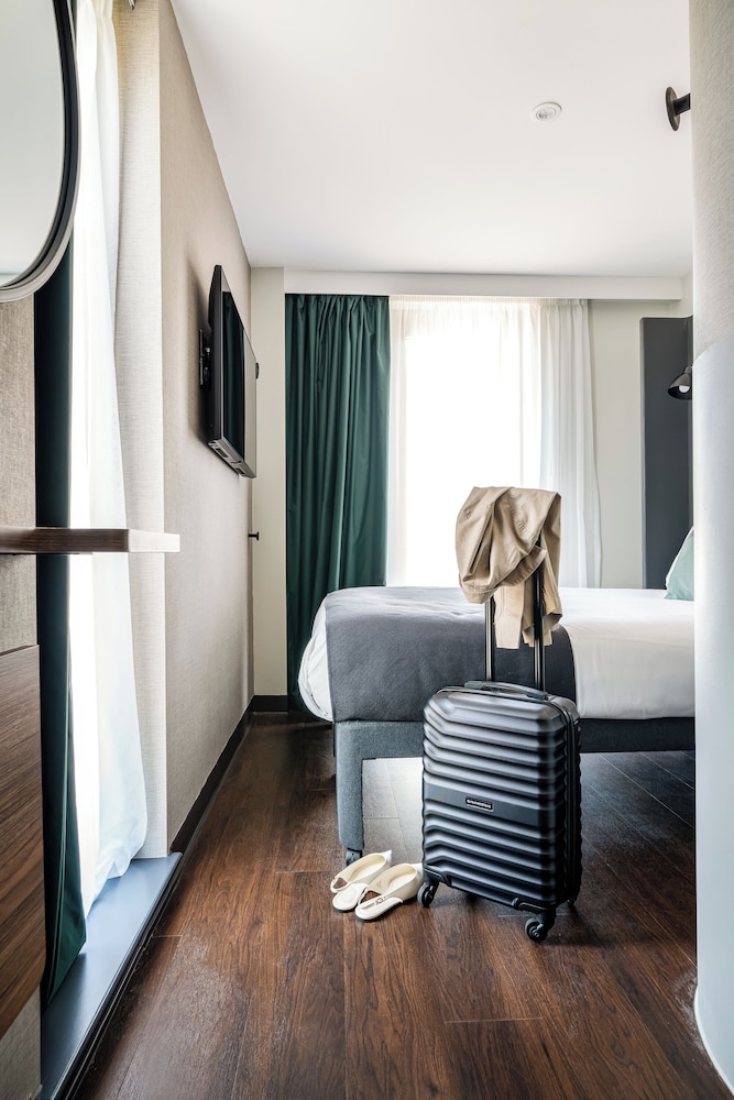 point a hotel london canary wharf