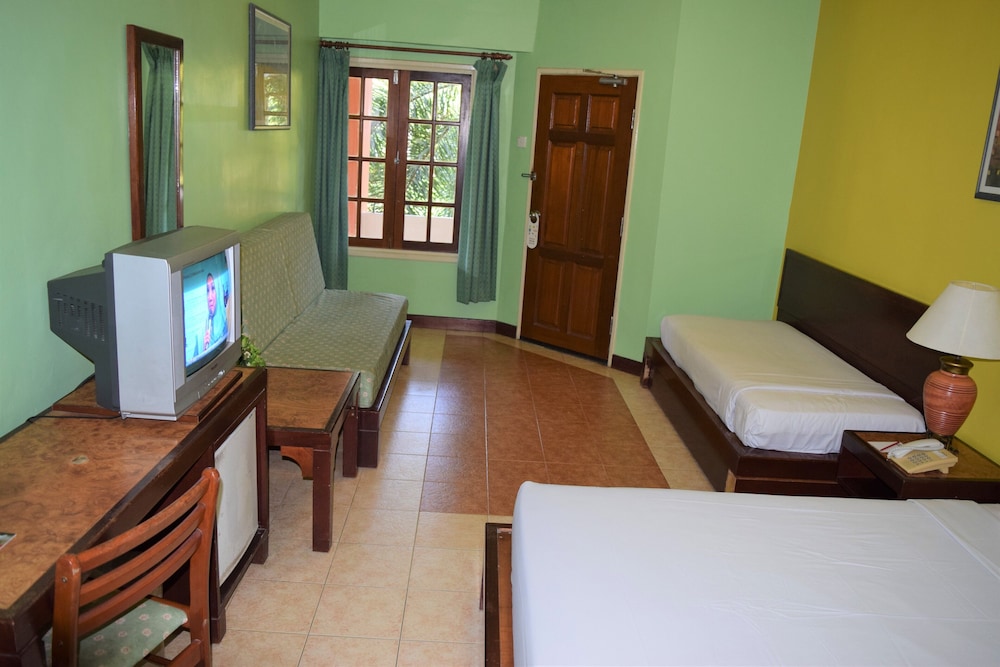 bukit merah laketown resort