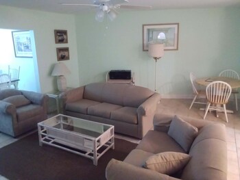 seawatch inn at the landing