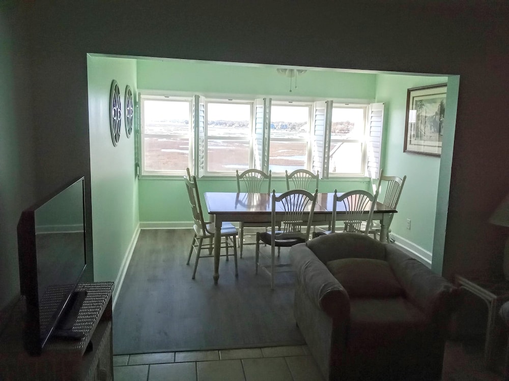 seawatch inn at the landing