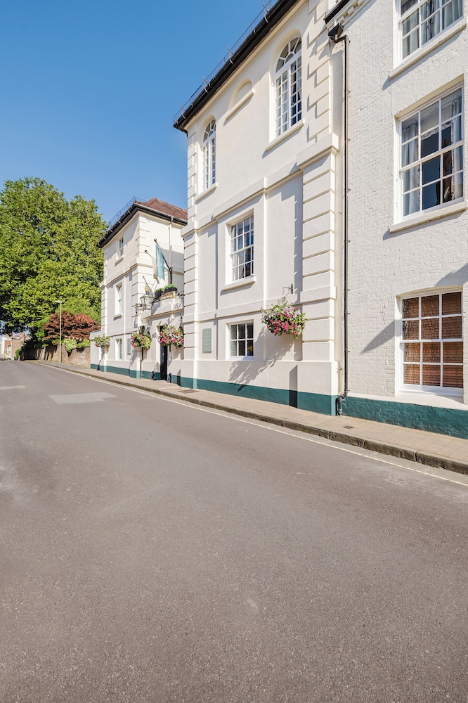 winchester royal hotel