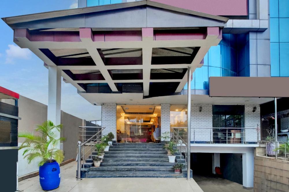 super townhouse hatigaon near medicity formerly hotel grand majesty