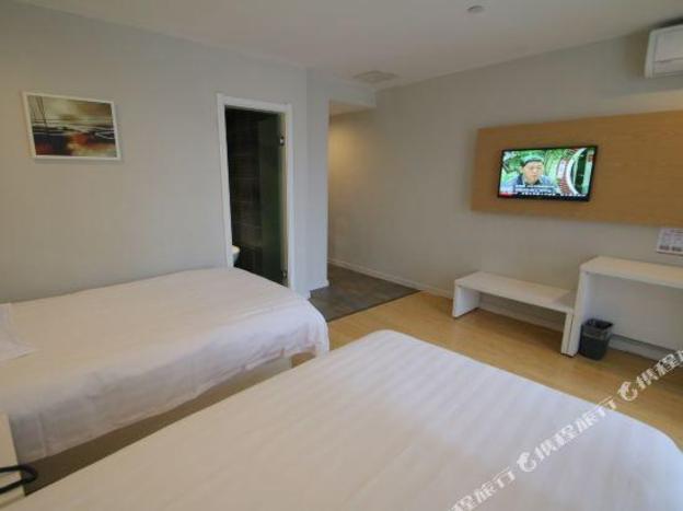 motel the bund qipu road tiantong road metro station
