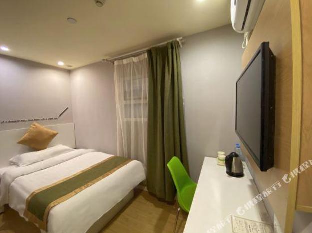 motel the bund qipu road tiantong road metro station