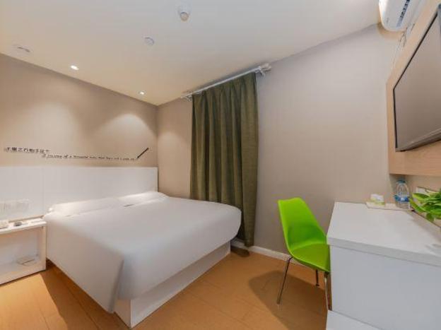 motel the bund qipu road tiantong road metro station
