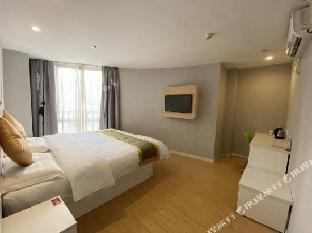 motel the bund qipu road tiantong road metro station