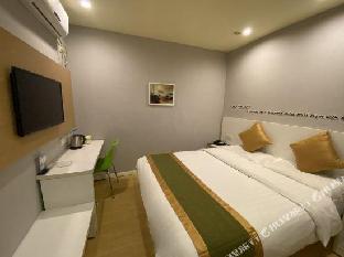 motel the bund qipu road tiantong road metro station