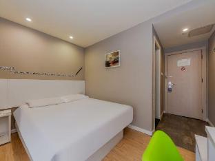 motel the bund qipu road tiantong road metro station