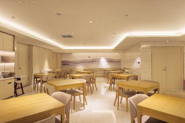 ji hotel dalian railway station
